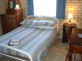 Baywatch Manor Augusta YHA - Tourism Adelaide 2