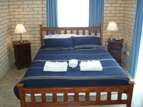 Baywatch Manor Augusta YHA - Tourism Adelaide 3