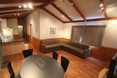 Metungholidayvillas - Tourism Adelaide 0