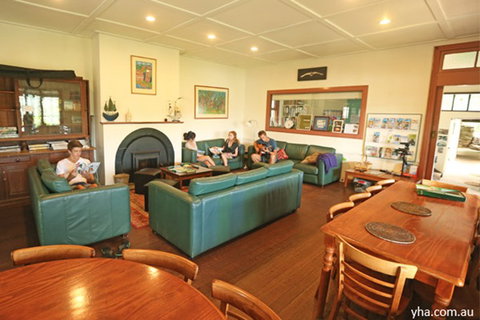 Sydney - Pittwater YHA - Tourism Adelaide 6