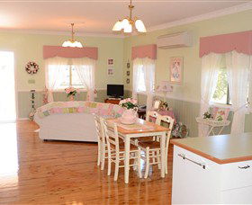 Milford Country Cottages - Tourism Adelaide 3