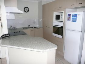 Pelican Cove Apartments - Tourism Adelaide 3