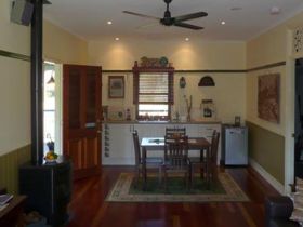 The Sanctuary Springbrook. Guest House / Cottage - Tourism Adelaide 1