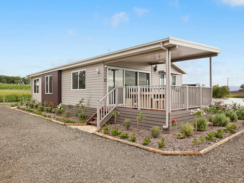 The Lake House: Rothbury - Tourism Adelaide 0