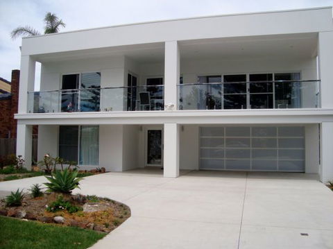 The White House - Shellharbour Village - Tourism Adelaide 0