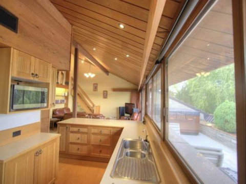 Edelweiss Hutte - Tourism Adelaide 1