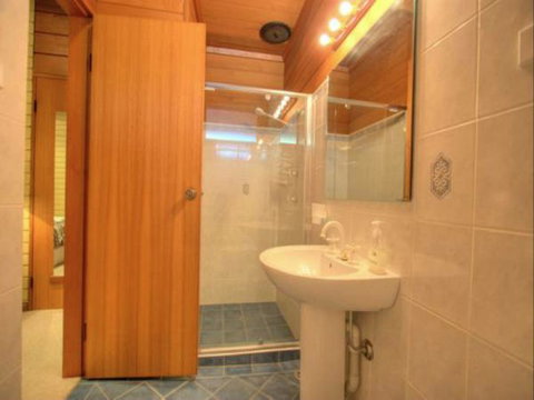 Edelweiss Hutte - Tourism Adelaide 4