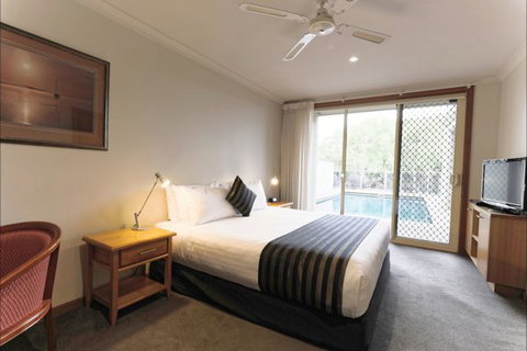 Eugenie's Luxury Accommodation - Tourism Adelaide 3