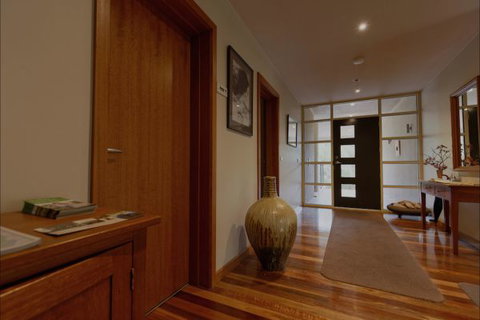 Eugenie's Luxury Accommodation - Tourism Adelaide 9