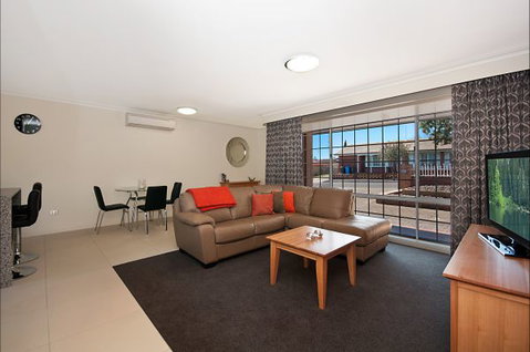 Mount Gambier Accommodation - Tourism Adelaide 3