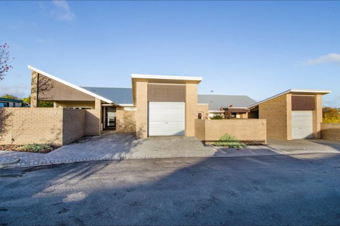 Mount Gambier Accommodation - Tourism Adelaide 9