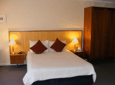 Ocean Beach Hotel - Tourism Adelaide