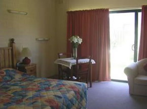 Three States Motel - Tourism Adelaide 0