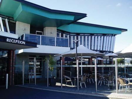 Highlander Hotel Bar Kitchen Rooftop - Tourism Adelaide 0