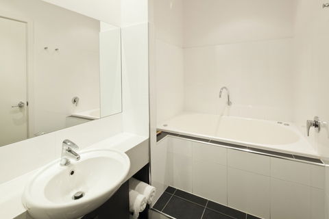 BEST WESTERN PLUS Ballarat Suites - Tourism Adelaide 4