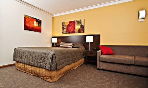 Governor Macquarie Motor Inn - Tourism Adelaide 3