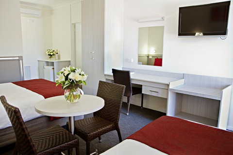 Governor Macquarie Motor Inn - Tourism Adelaide 5