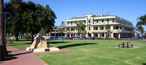 Renmark Hotel/Motel & Function Centre - Tourism Adelaide 8