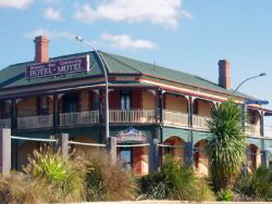 Streaky Bay Hotel Motel - Tourism Adelaide 0