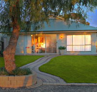 17 QED Lakehouse - Tourism Adelaide