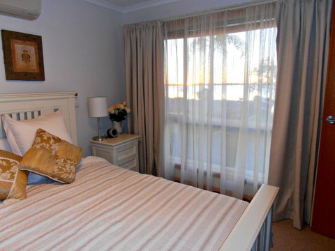 17 QED Lakehouse - Tourism Adelaide 3