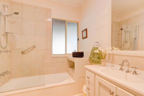 All About Me Bed And Breakfast - Tourism Adelaide 3