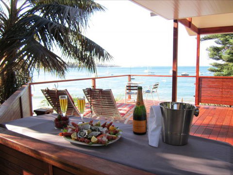 Bundeena Beach Hut - Tourism Adelaide 0
