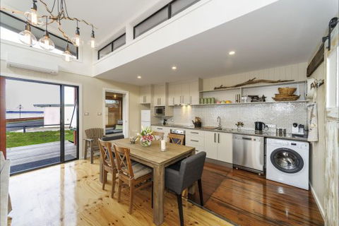 Coastal Pods Wynyard - Tourism Adelaide 2