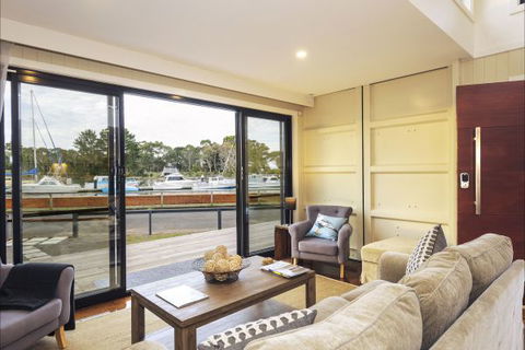 Coastal Pods Wynyard - Tourism Adelaide 3