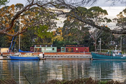 Coastal Pods Wynyard - Tourism Adelaide 6