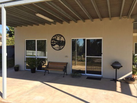 Lyreen's Apartment Bed And Breakfast - Tourism Adelaide 4