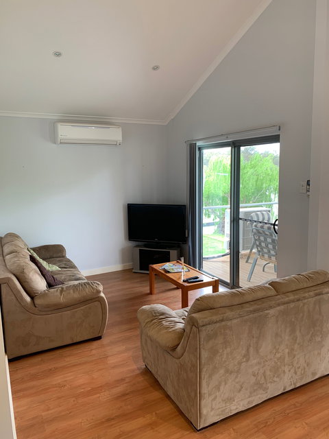 21 Old Murbko Road Morgan - River Shack Rentals - Tourism Adelaide 1