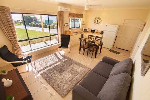 Pelican Perch Retreat - Tourism Adelaide 3