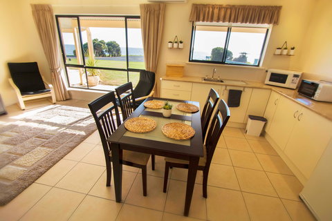 Pelican Perch Retreat - Tourism Adelaide 4