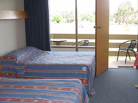 Red Cedars Motel - Tourism Adelaide 0
