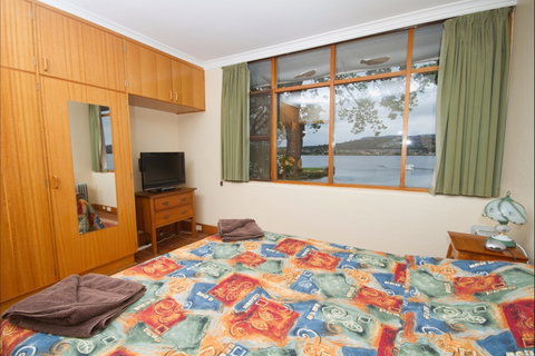 Waterside Accommodation - Derwent Hideaway - Tourism Adelaide 5