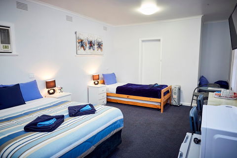 Wattle Grove Motel And Villa - Tourism Adelaide 3