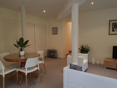 Ellie's Hide-Away At Malua Bay - Tourism Adelaide 3
