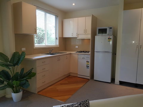 Ellie's Hide-Away At Malua Bay - Tourism Adelaide 4