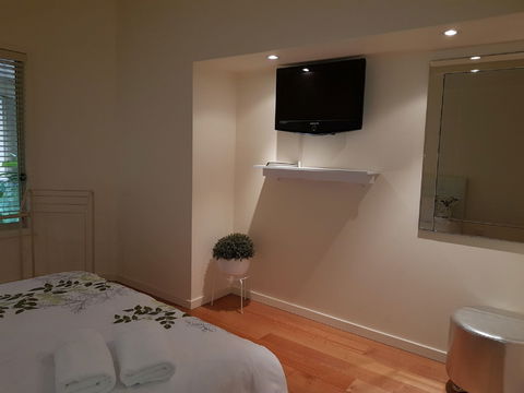 Ellie's Hide-Away At Malua Bay - Tourism Adelaide 6