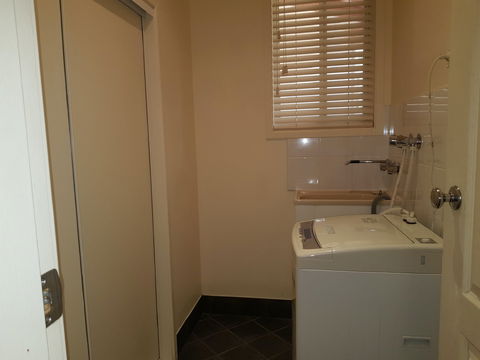 Ellie's Hide-Away At Malua Bay - Tourism Adelaide 9