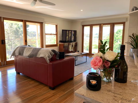Hahndorf Luxury Lodge - Tourism Adelaide 0