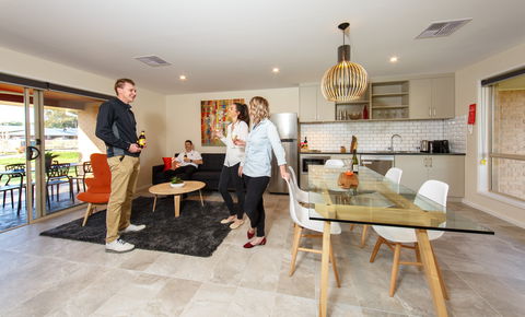Howlong Country Golf Club Motel - Tourism Adelaide 0