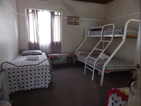 Victoria Hotel: Moonan Flat - Tourism Adelaide 2