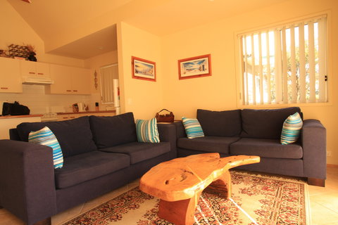 Berrara Lagoon Front Chalet - Tourism Adelaide 0