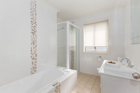 Colonial Court Villas Serviced Apartments - Tourism Adelaide 0