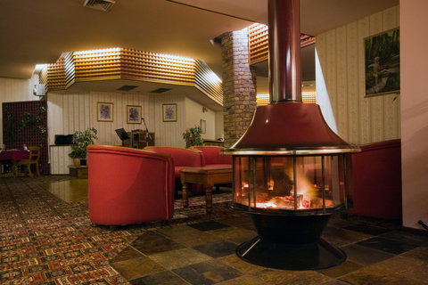 McNevins Warwick Motel And Gunyah Restaurant - Tourism Adelaide 1