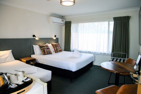 Batemans Bay Hotel - Tourism Adelaide 0