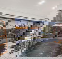 Eagle View Escape - Tourism Adelaide