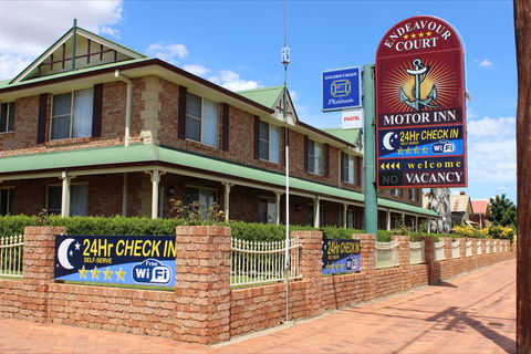 Endeavour Court Motor Inn - Tourism Adelaide 0
